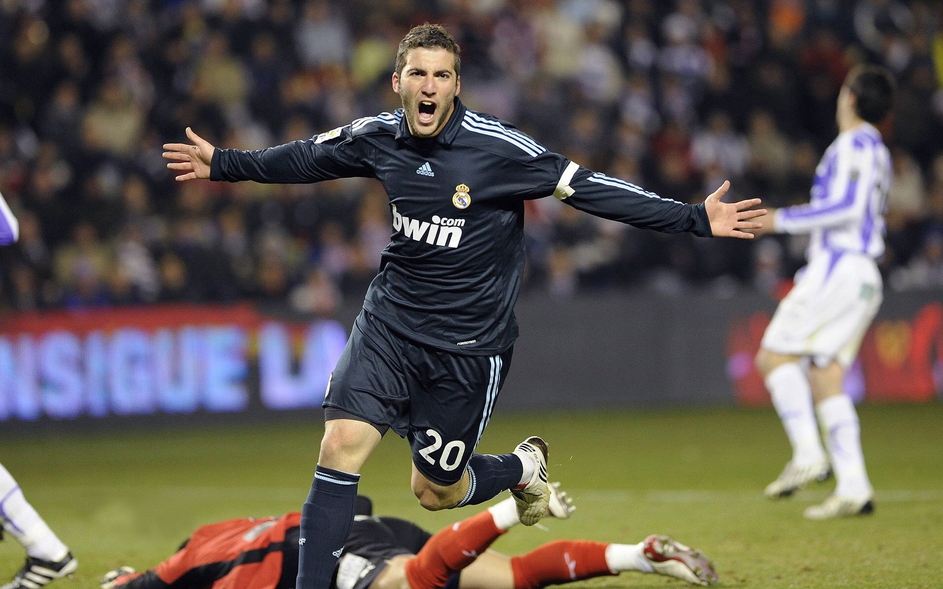 世界杯精彩夜：激情无限，精彩不停！，世界杯激情歌曲